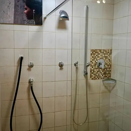 Helle Kellerwohnung Im Gruenen Mit Sauna Appartement Cologne
