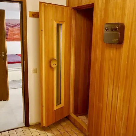 Helle Kellerwohnung Im Gruenen Mit Sauna Apartament *