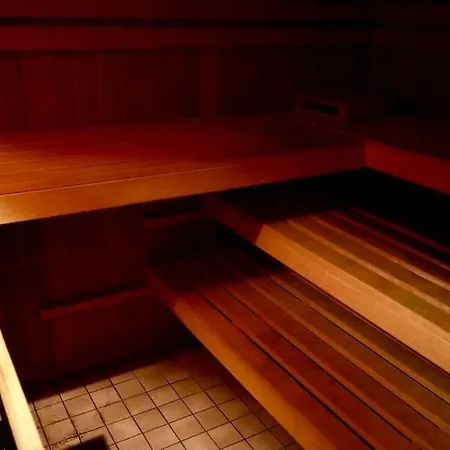 Helle Kellerwohnung Im Gruenen Mit Sauna * Kolonia