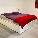 Helle Kellerwohnung Im Gruenen Mit Sauna Apartmán